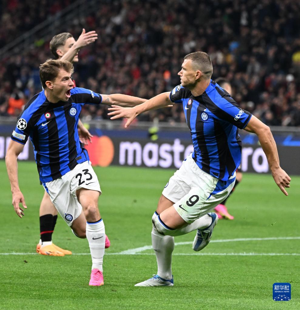 詹姆斯篮板抢断关键时刻锁定胜局（詹姆斯关键篮板与抢断一锤定音）