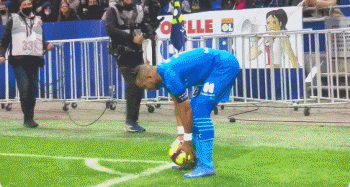 国米0比1利物浦遭欧冠两连败，VAR判点致胜（国米0-1不敌利物浦，欧冠两连败，VAR点球定胜负）