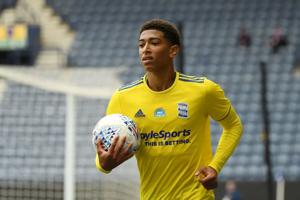 德转本赛季全球主场场均上座TOP25：多特拜仁前二，英博第19（德转公布本赛季全球主场场均上座TOP25：多特、拜仁包揽前二，英博位列第19）