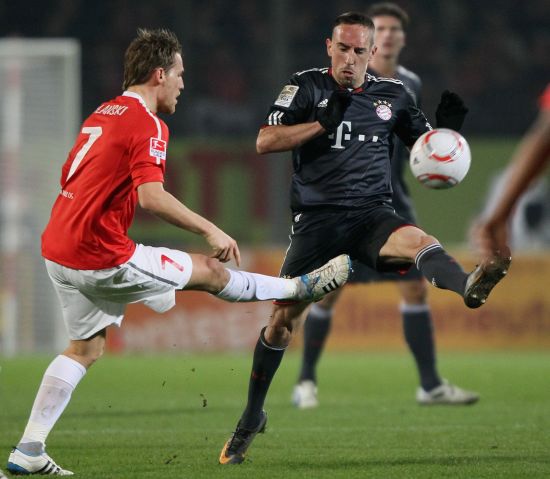 反对新赛季预算草案的是皇马和巴列卡诺，系俱乐部主动公开（皇马与巴列卡诺反对新赛季预算草案，情况由两家俱乐部主动披露）