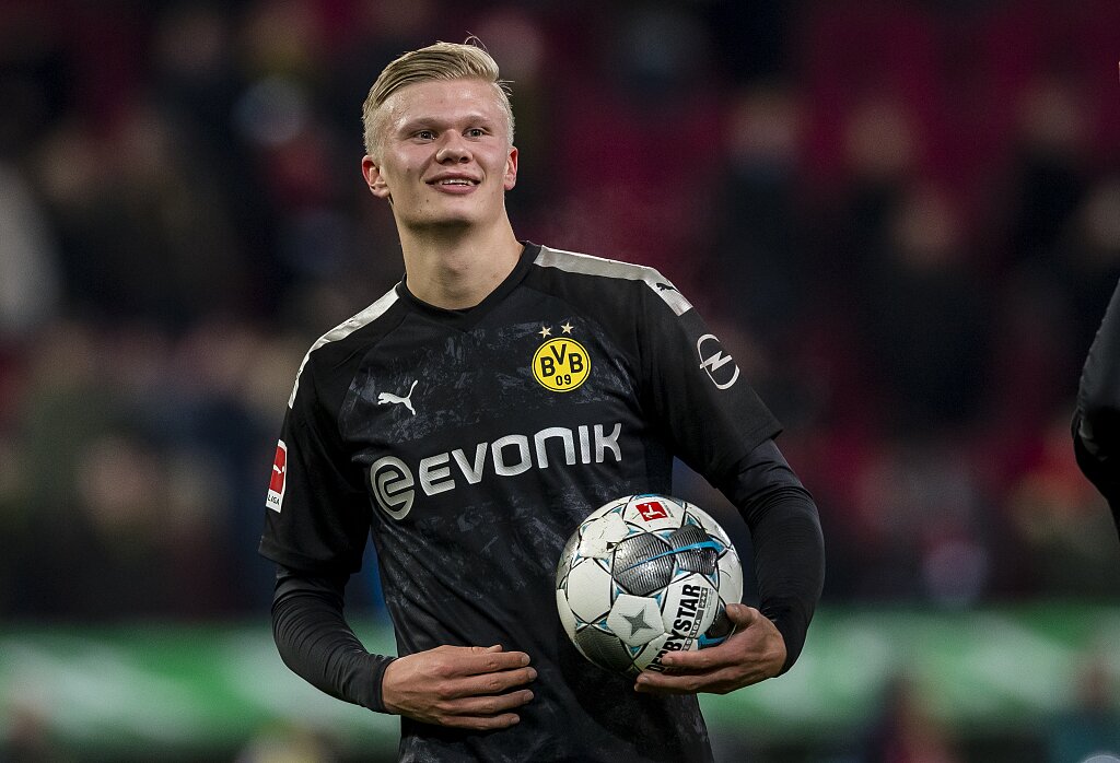 内姆布哈德延续状态＆弗拉格半场高效，独行侠半场领先10分（内姆布哈德手感在线，弗拉格半场高效输出，独行侠中场领先10分）