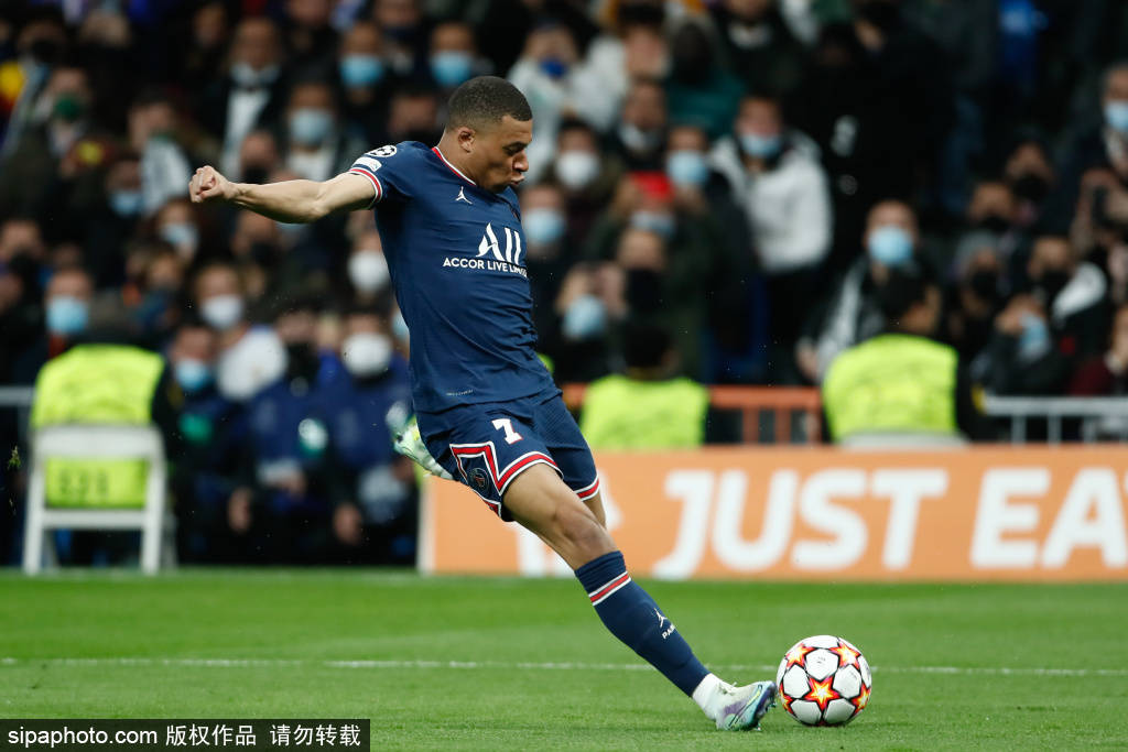 法尔克：赫内斯欣赏施洛特贝克，能否签下要看于帕的续约情况（法尔克：赫内斯看好施洛特贝克，是否引进取决于于帕续约进展）