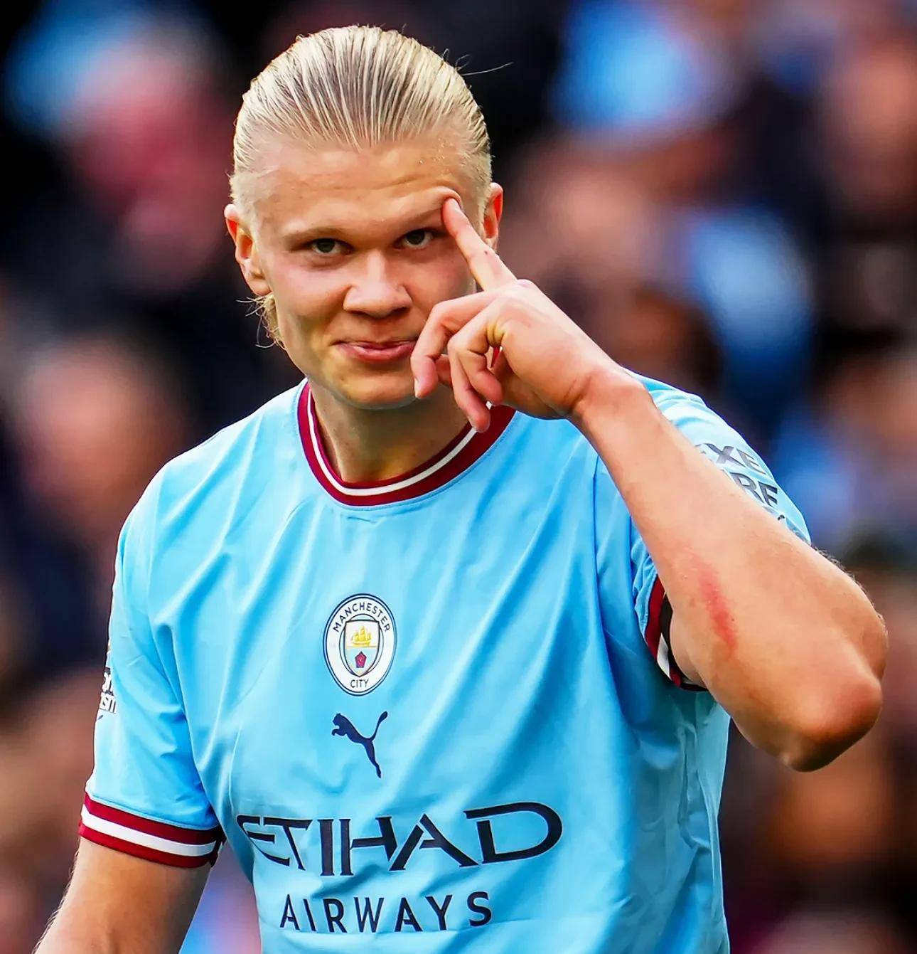 意甲积分榜：争冠白热化，米兰1球净胜球优势领先那不勒斯居首（意甲榜首之争白热化：米兰以1球净胜优势力压那不勒斯登顶）