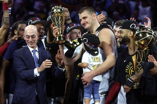 官方：波兰名哨马齐尼亚克将执法欧冠第四轮曼城vs多特（官宣：波兰名哨马齐尼亚克将主哨欧冠第4轮曼城对阵多特）