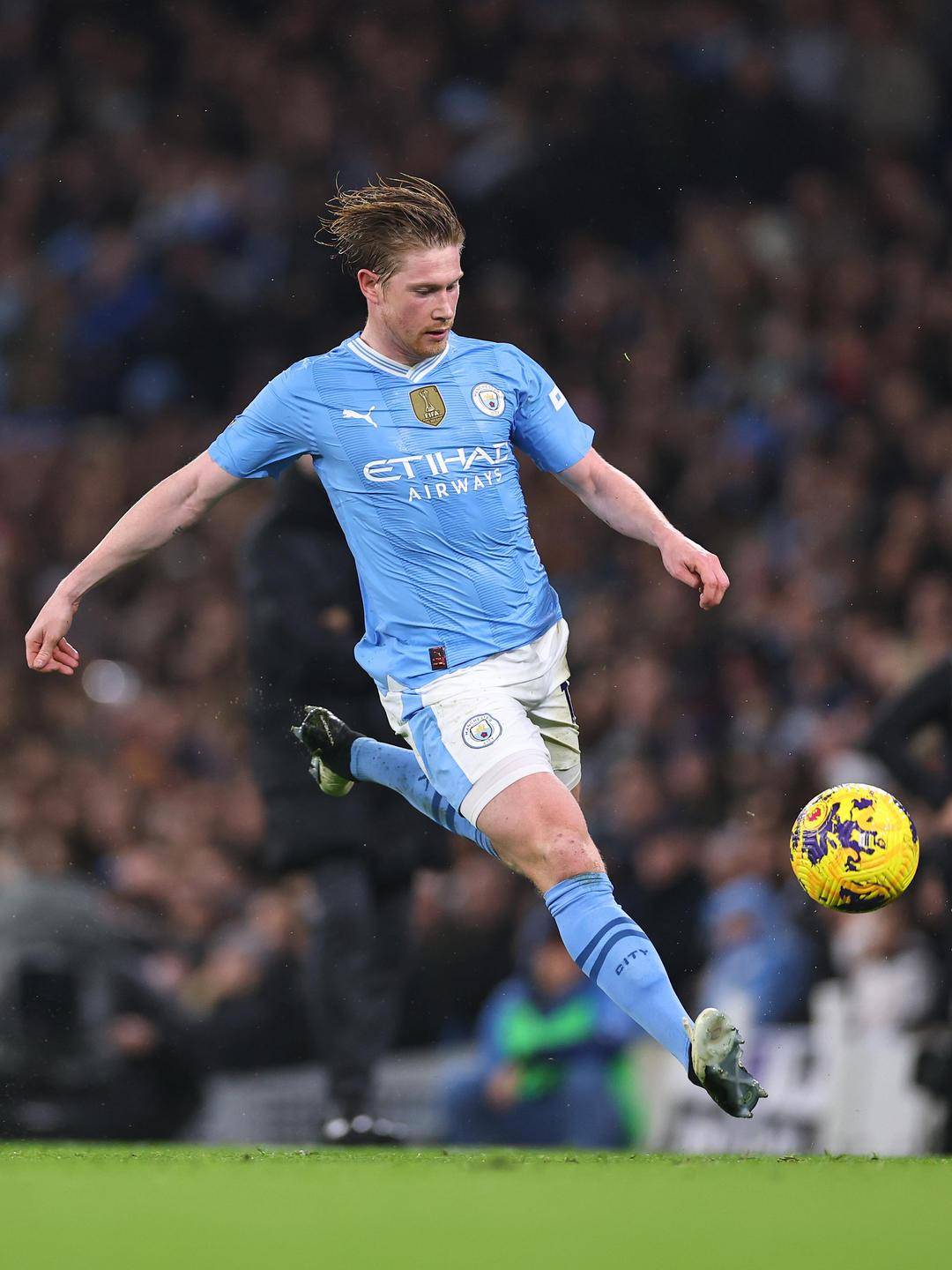 今天是海港足球俱乐部一线队球员武磊的生日，让我们...（海港足球俱乐部一线队球员武磊今日生日，一起送上祝福）