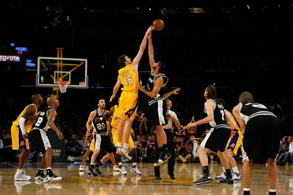 世体：梅西亲签的新秀球星卡被拍卖行估值35000欧元（世体：梅西亲签新秀卡获拍卖行估价3.5万欧元）