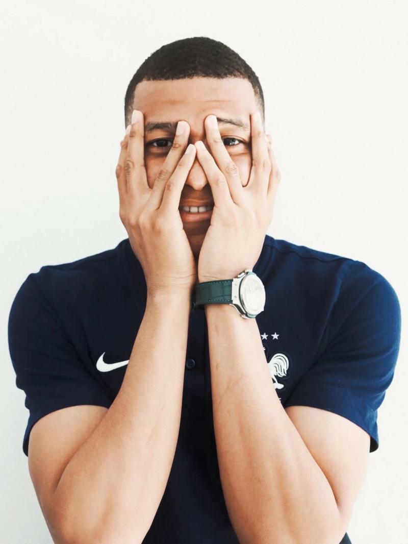 记者：埃利奥特可能回归利物浦，格伊预计不会在冬窗转会（记者称埃利奥特或重返利物浦，格伊预计冬窗留队）