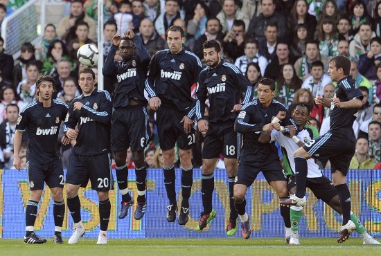 拉基蒂奇：无论哪队球迷都会喜欢魔笛；亚马尔要走自己的路（拉基蒂奇：各队球迷都爱莫德里奇，亚马尔应走自己的路）