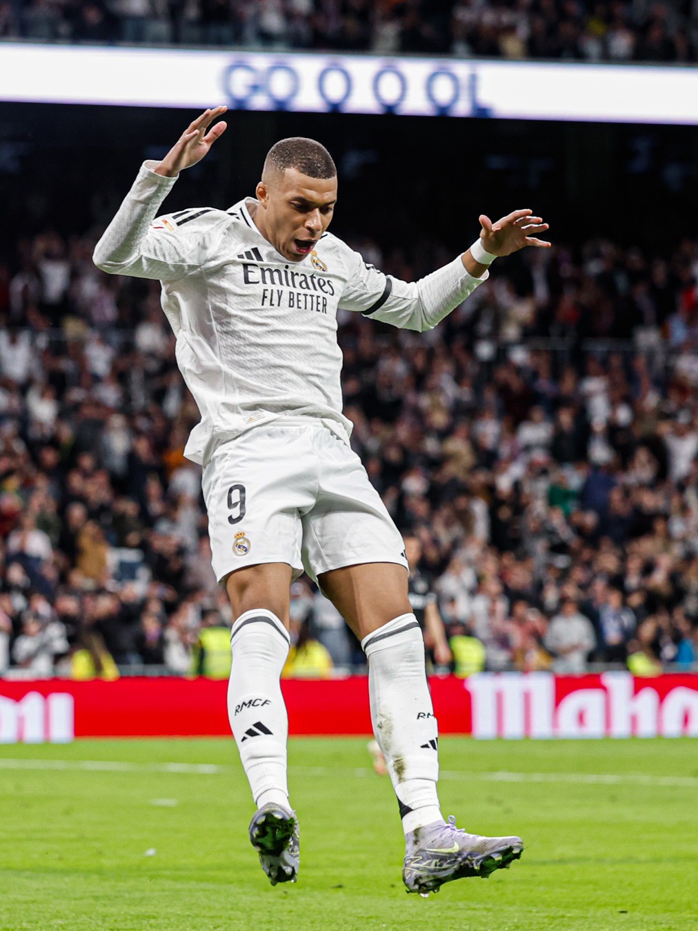 罗马最稳一环还是他，托蒂盛赞门将斯维拉尔，你让其他人怎么混（托蒂力挺斯维拉尔：罗马最稳固的最后一环，让队友无从争锋）