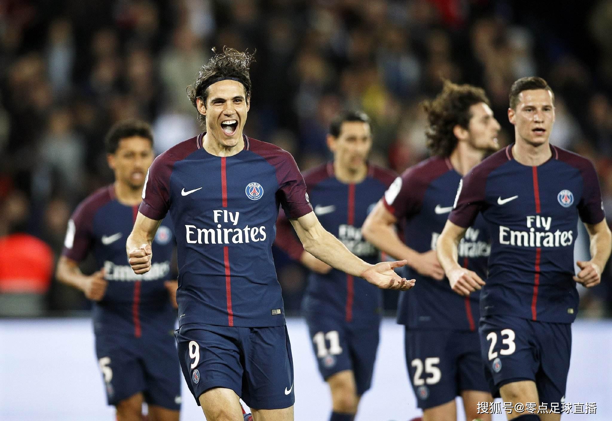 拜仁慕尼黑莱万多夫斯基帽子戏法（拜仁前锋莱万多夫斯基上演帽子戏法）