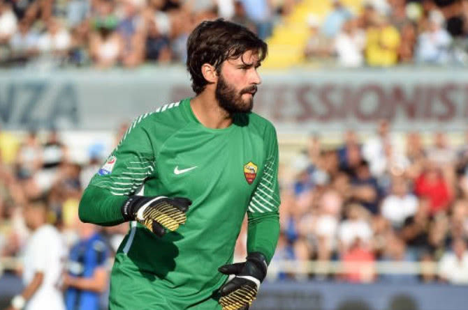 惊险一幕，马竞女足球员梅迪纳头部被膝盖撞到后失去意识（马竞女足惊魂一刻：梅迪纳头部遭膝撞后一度失去意识）