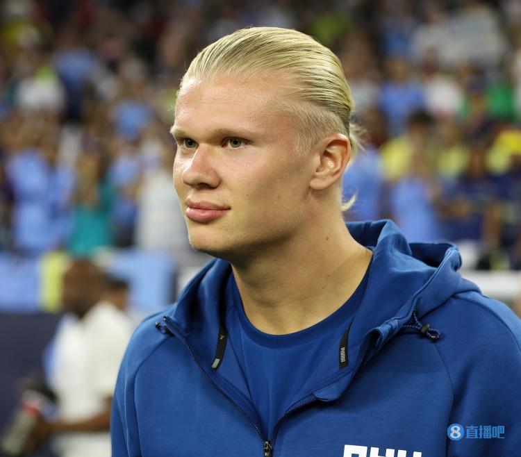 足球不会同情任何人（足球从不怜悯任何人）